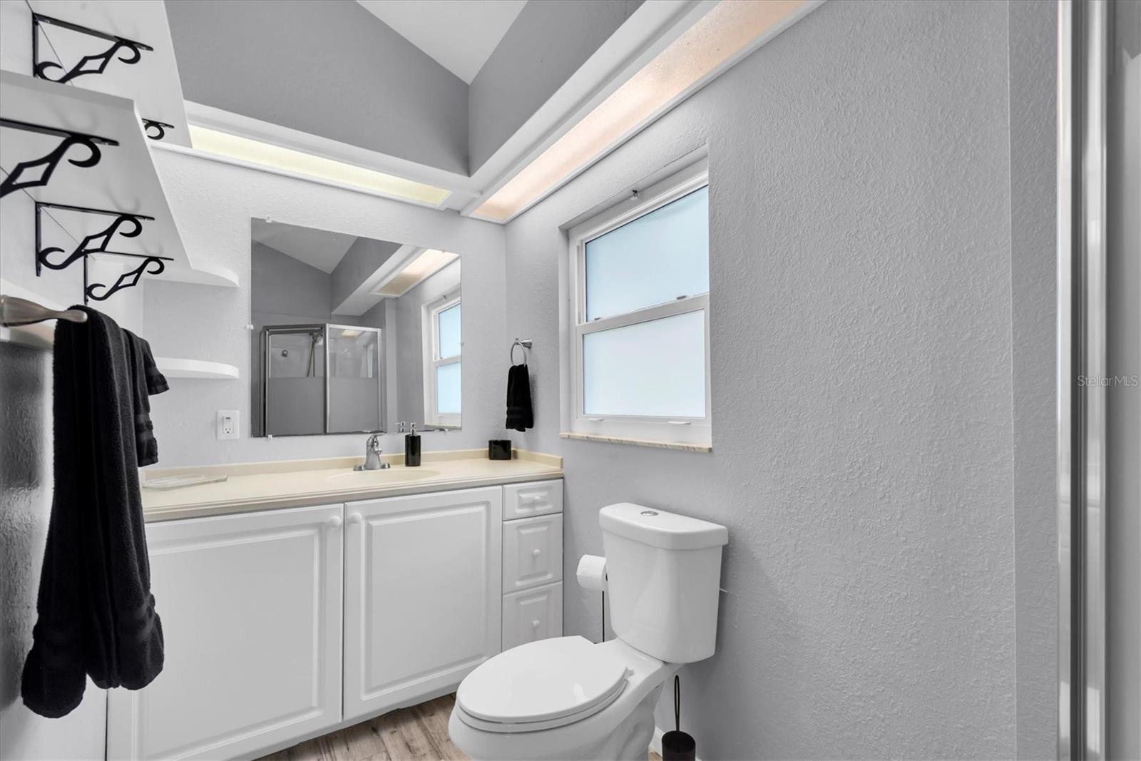 Image 21 of 96 For 819 10th Street Sw