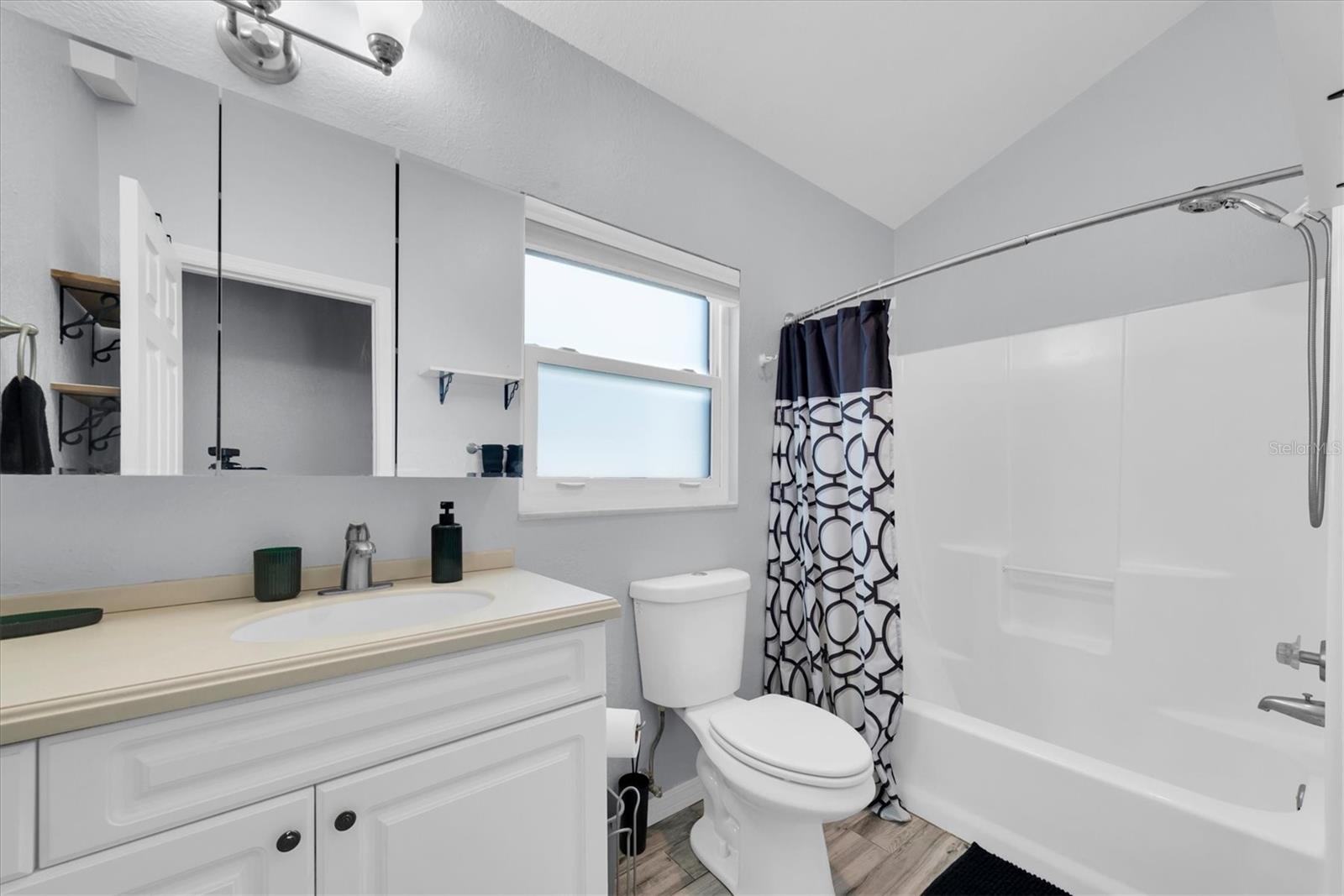 Image 22 of 96 For 819 10th Street Sw