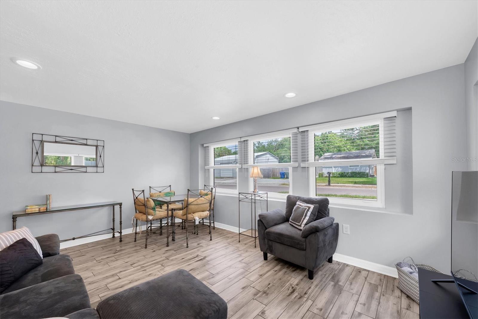 Image 3 of 96 For 819 10th Street Sw