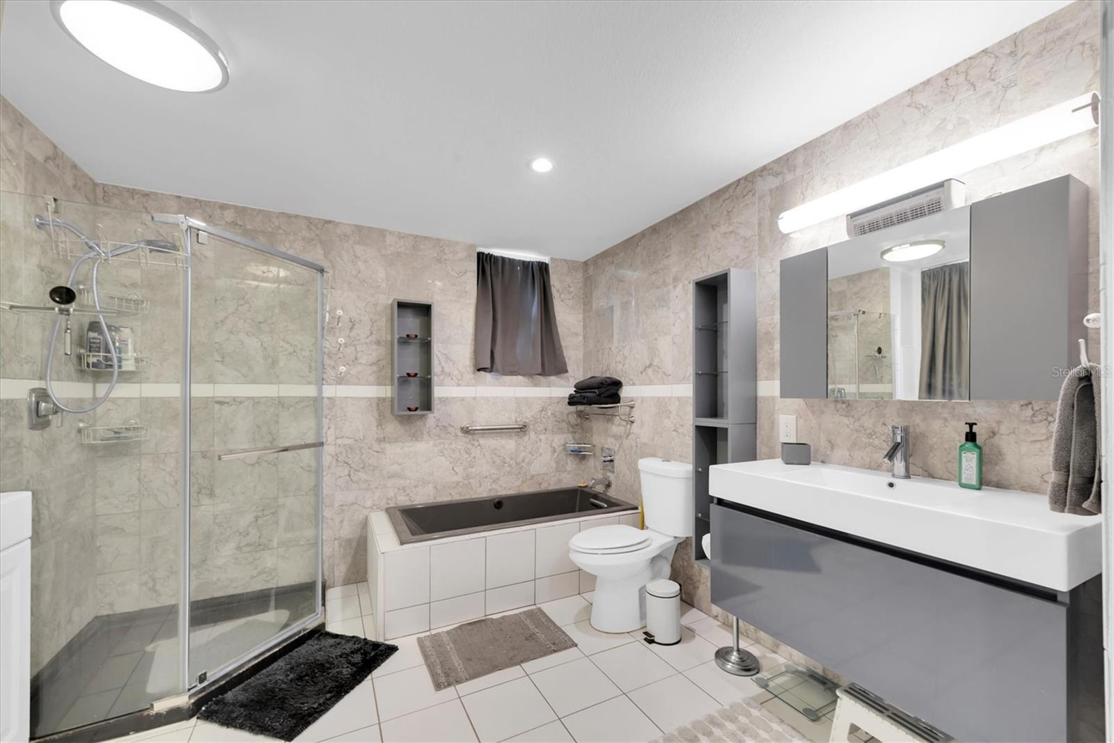 Image 36 of 96 For 819 10th Street Sw