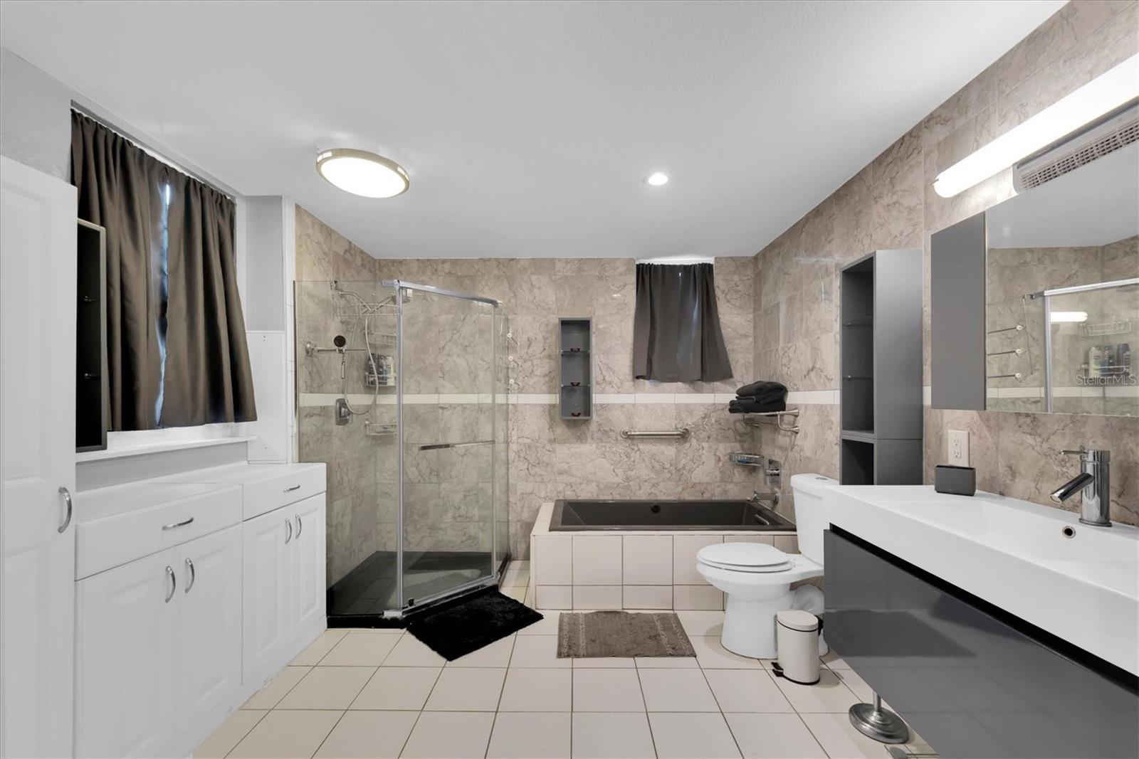 Image 37 of 96 For 819 10th Street Sw