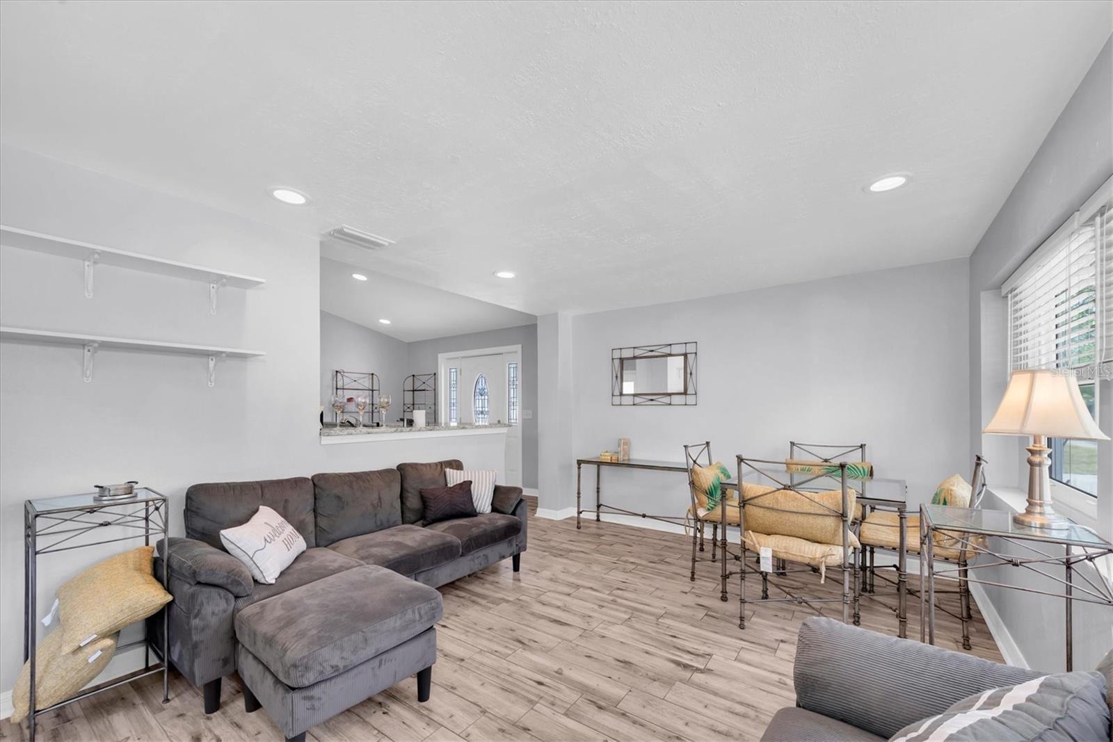 Image 4 of 96 For 819 10th Street Sw