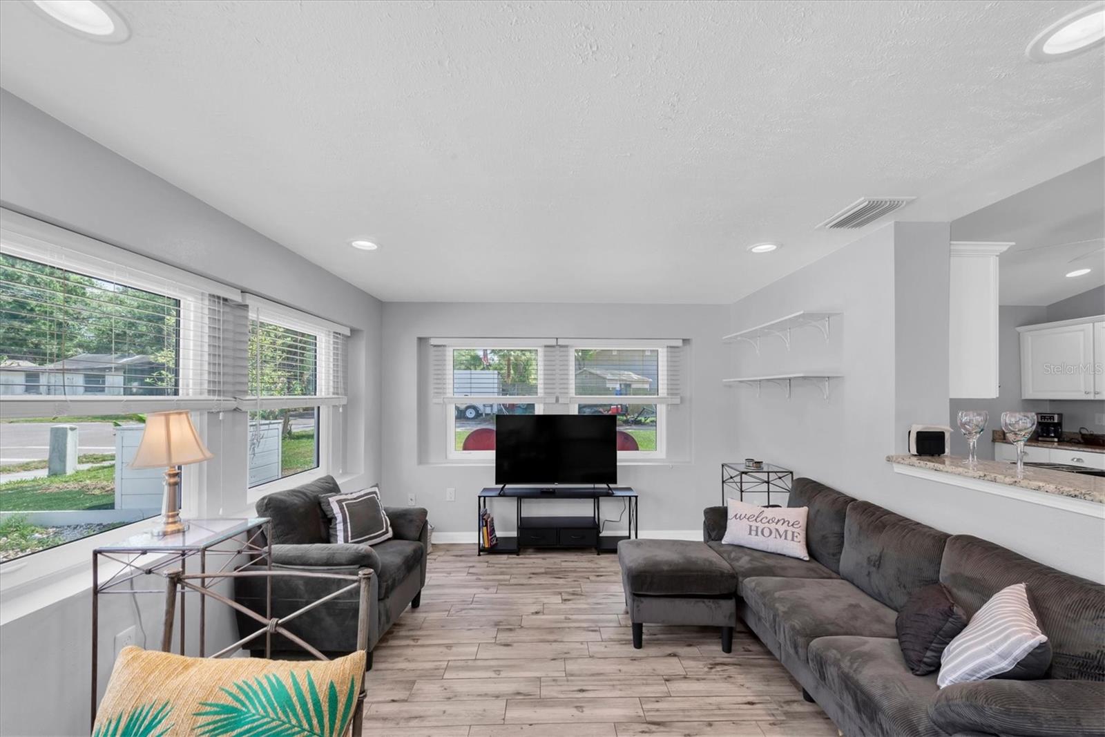 Image 5 of 96 For 819 10th Street Sw