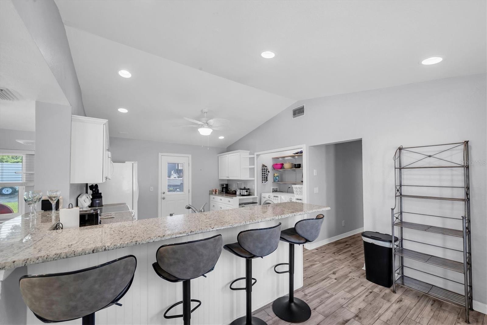 Image 7 of 96 For 819 10th Street Sw