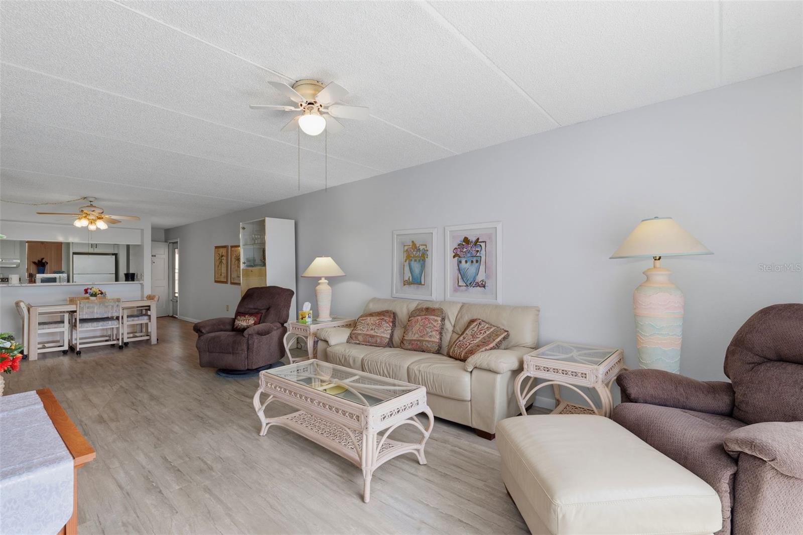 Image 10 of 31 For 12760 Indian Rocks Road 1082