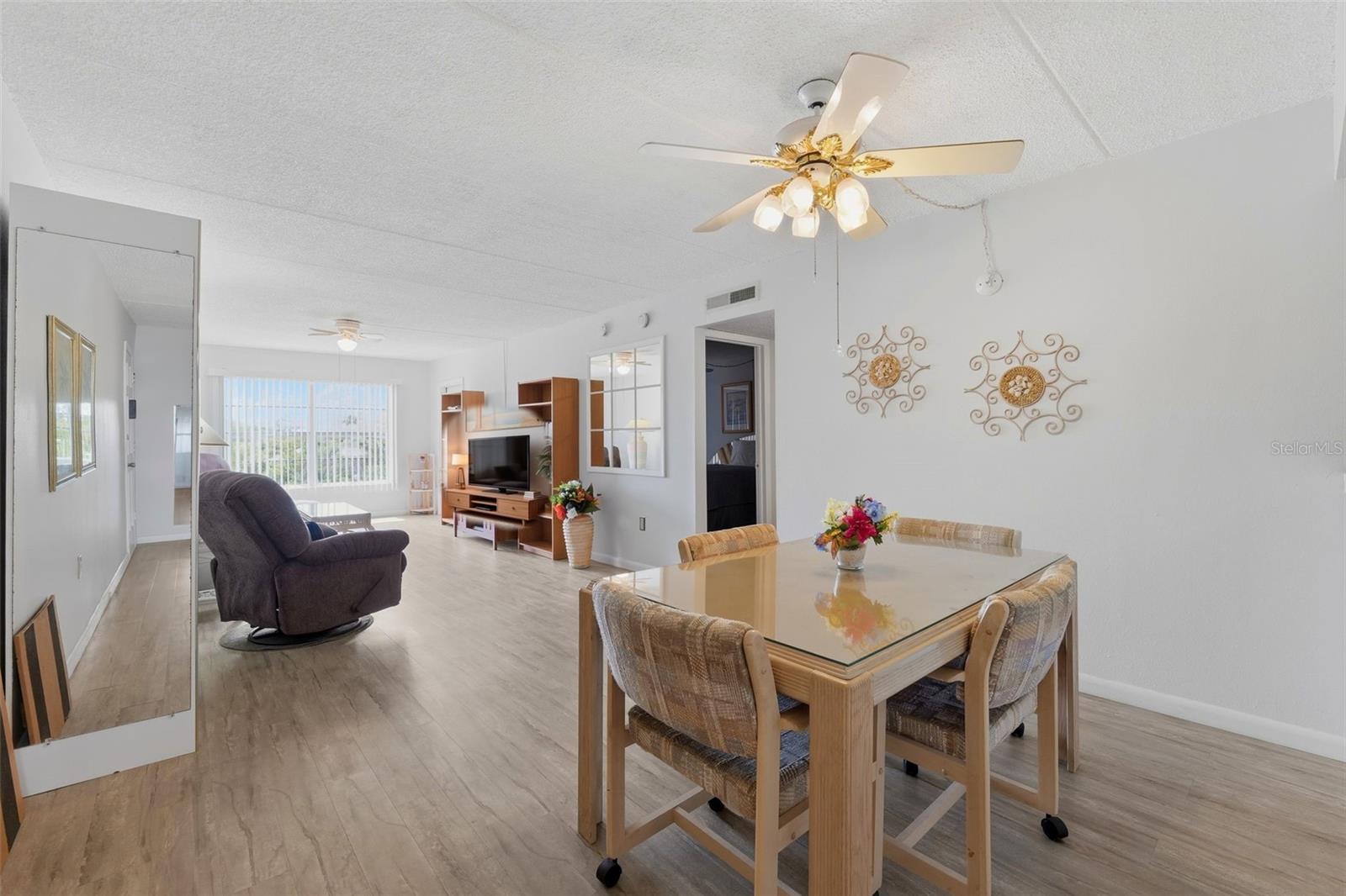 Image 11 of 31 For 12760 Indian Rocks Road 1082