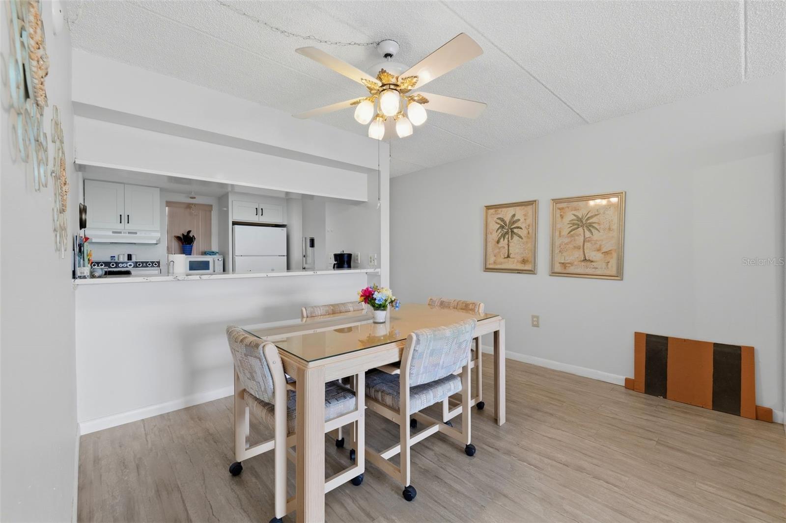 Image 13 of 31 For 12760 Indian Rocks Road 1082