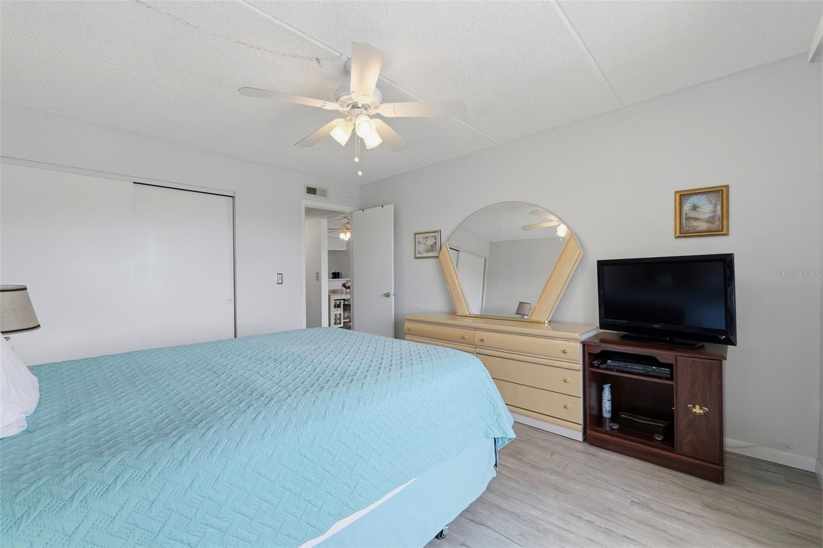 Image 15 of 31 For 12760 Indian Rocks Road 1082