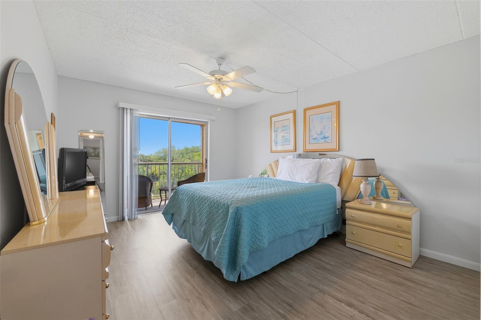 Image 17 of 31 For 12760 Indian Rocks Road 1082