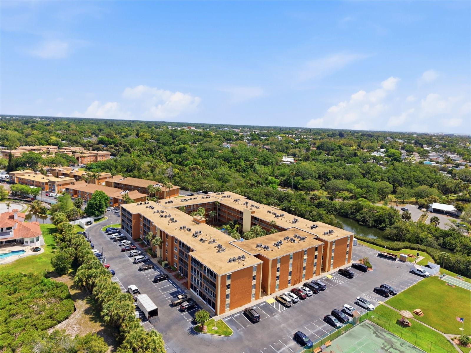 Image 18 of 31 For 12760 Indian Rocks Road 1082