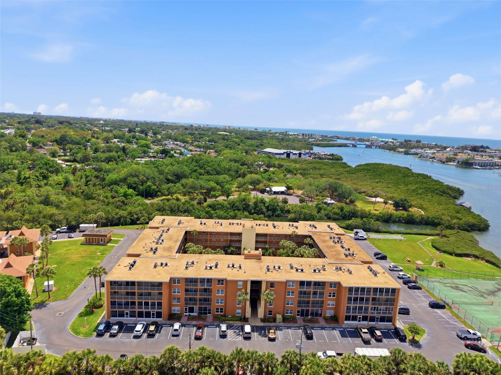 Image 19 of 31 For 12760 Indian Rocks Road 1082