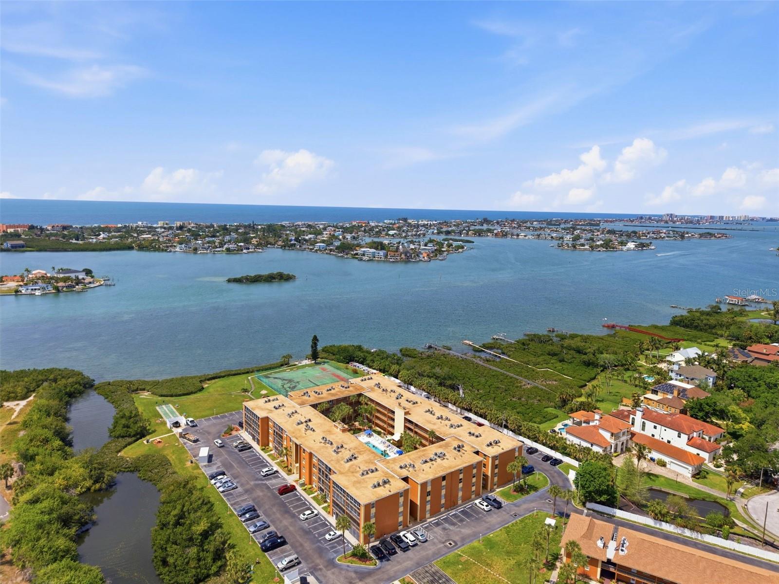 Image 2 of 31 For 12760 Indian Rocks Road 1082