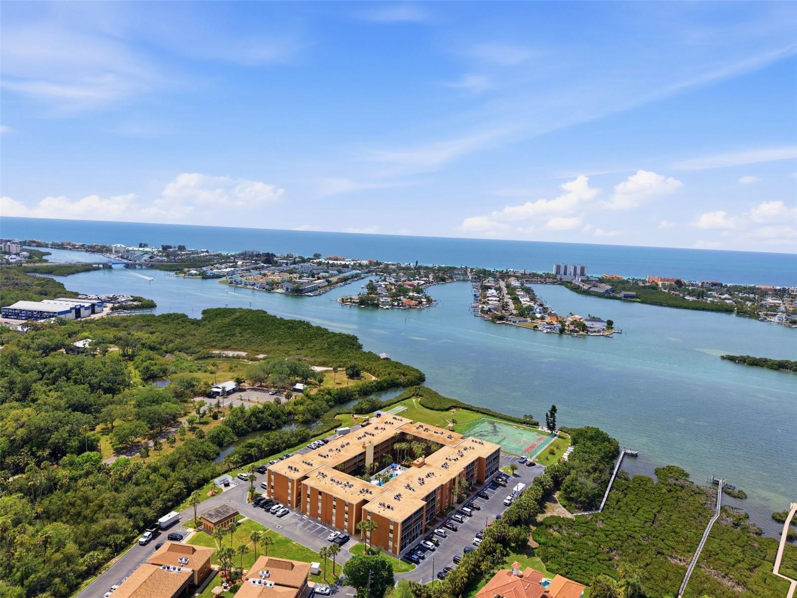 Image 25 of 31 For 12760 Indian Rocks Road 1082