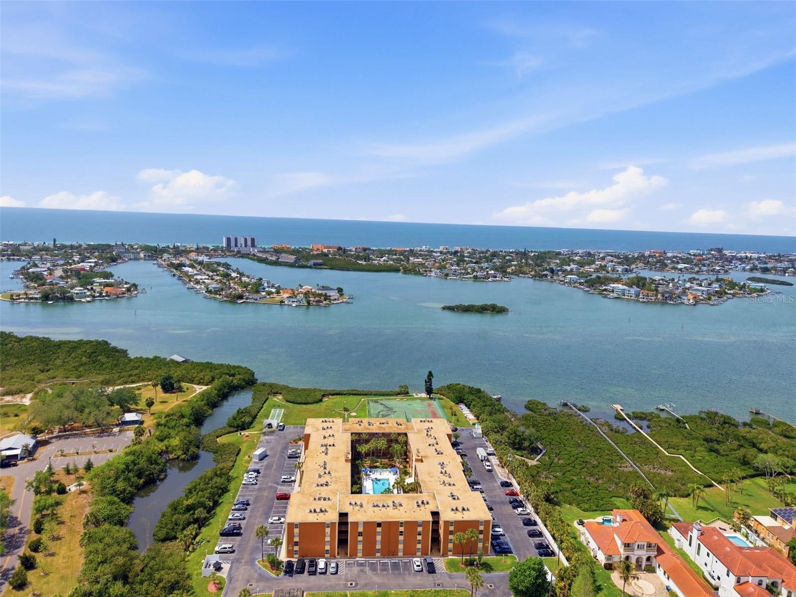 Image 3 of 31 For 12760 Indian Rocks Road 1082