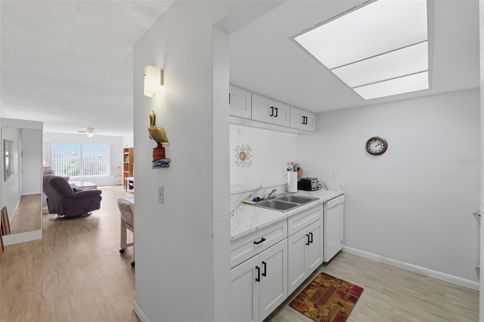 Image 6 of 31 For 12760 Indian Rocks Road 1082