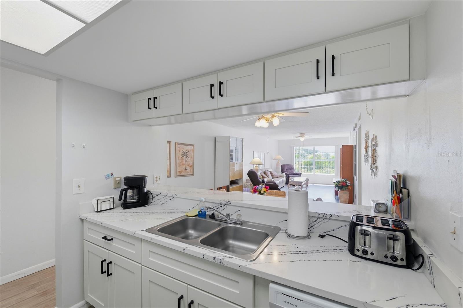 Image 7 of 31 For 12760 Indian Rocks Road 1082