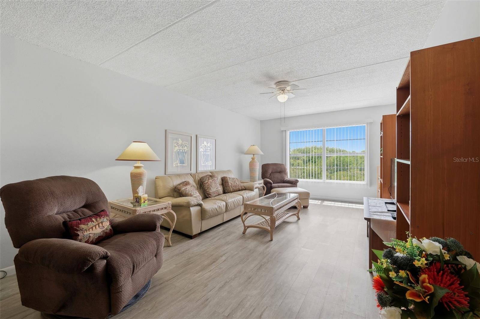 Image 8 of 31 For 12760 Indian Rocks Road 1082