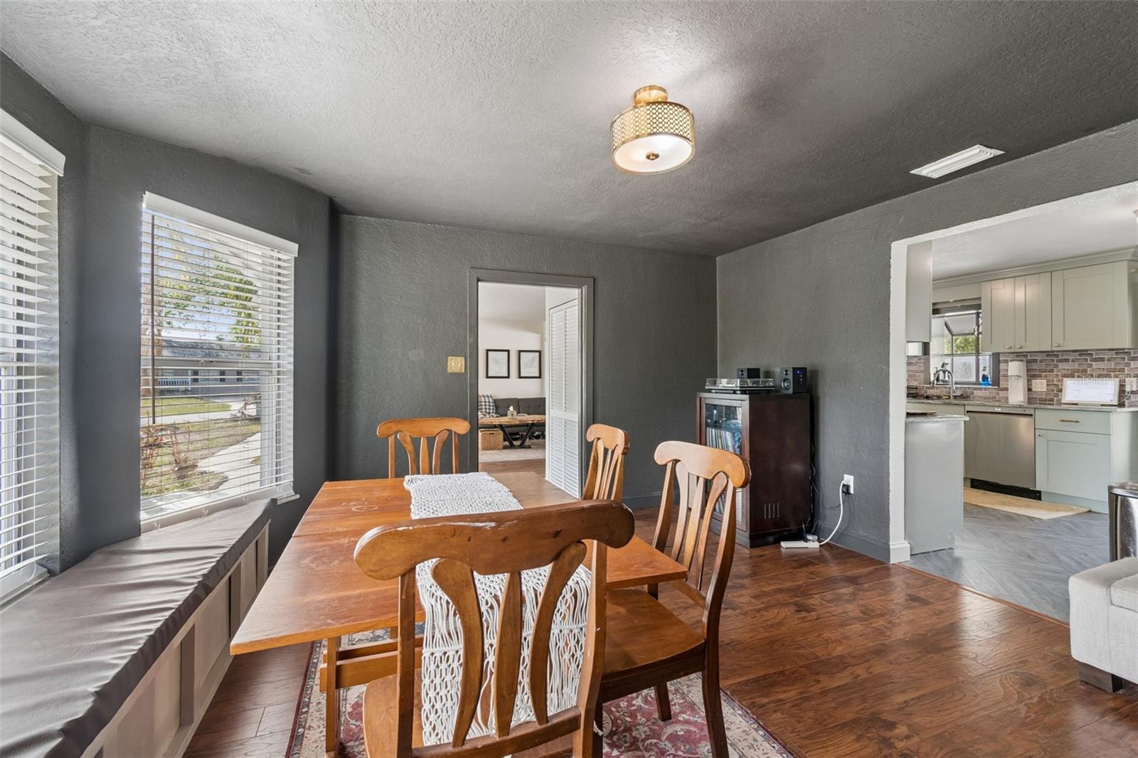 Listing photo id 9 for 2301 Eldred Drive