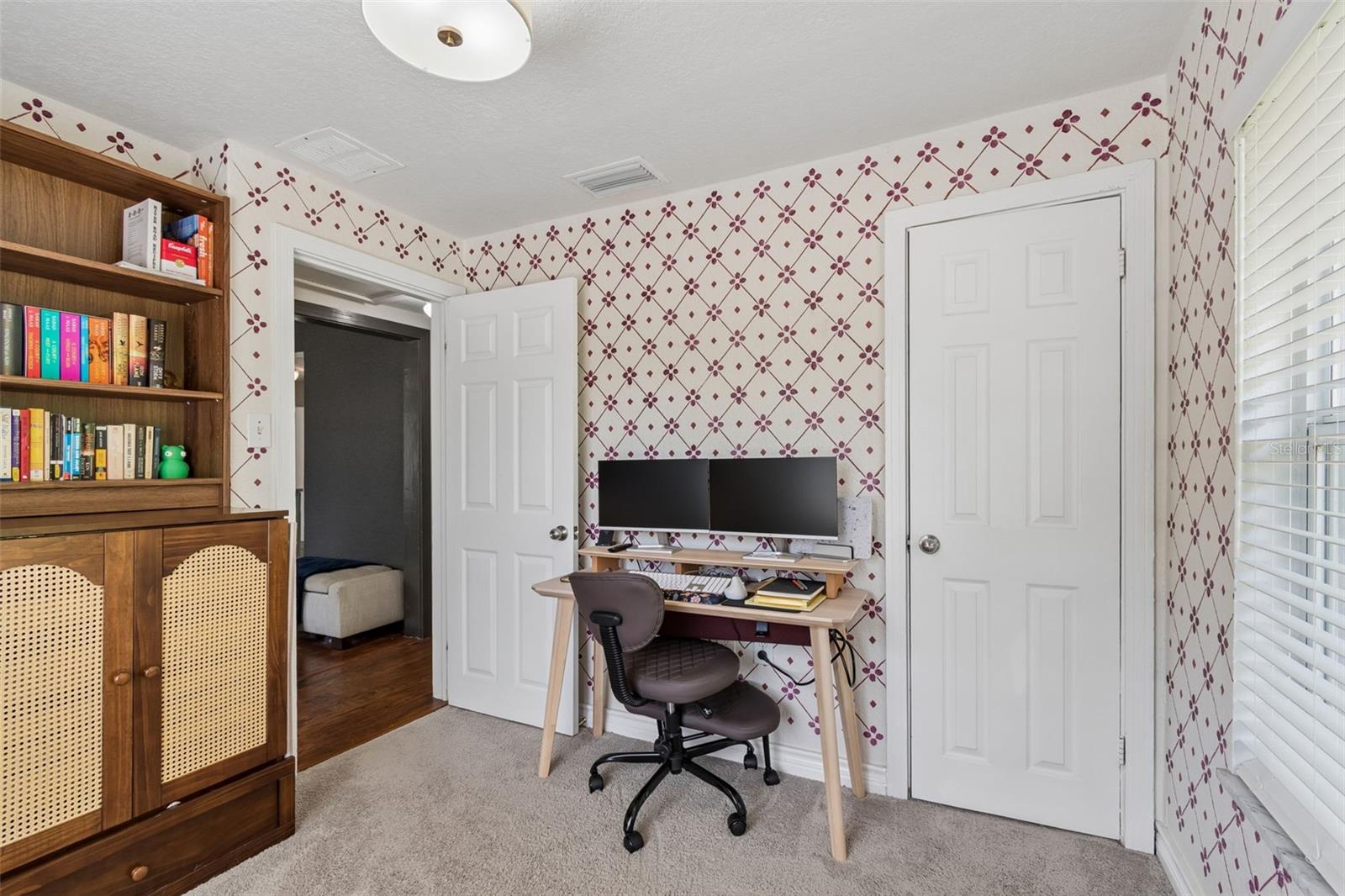 Listing photo id 12 for 2301 Eldred Drive