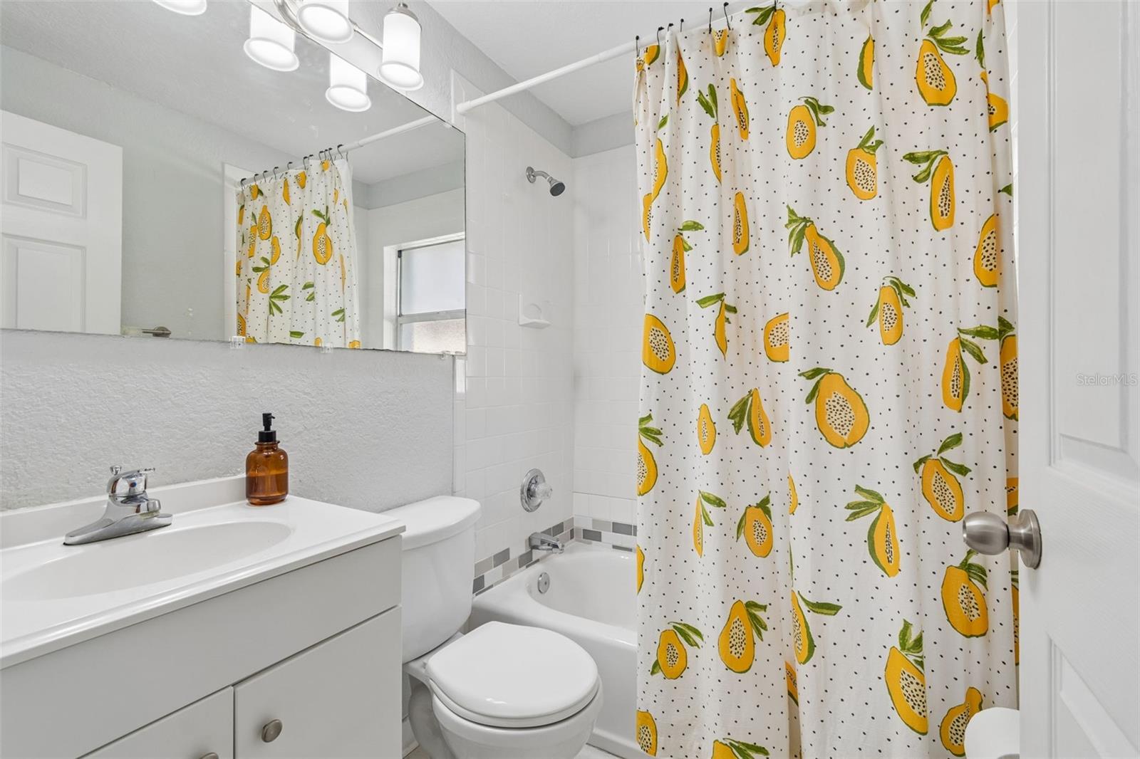 Listing photo id 14 for 2301 Eldred Drive