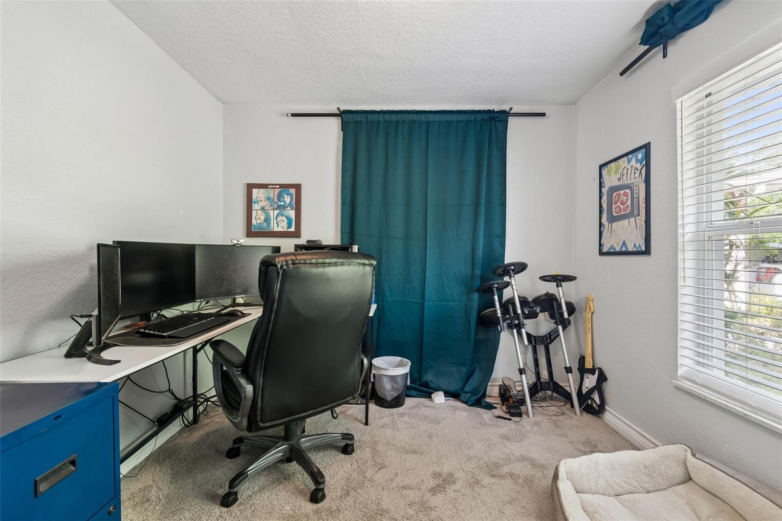 Listing photo id 17 for 2301 Eldred Drive