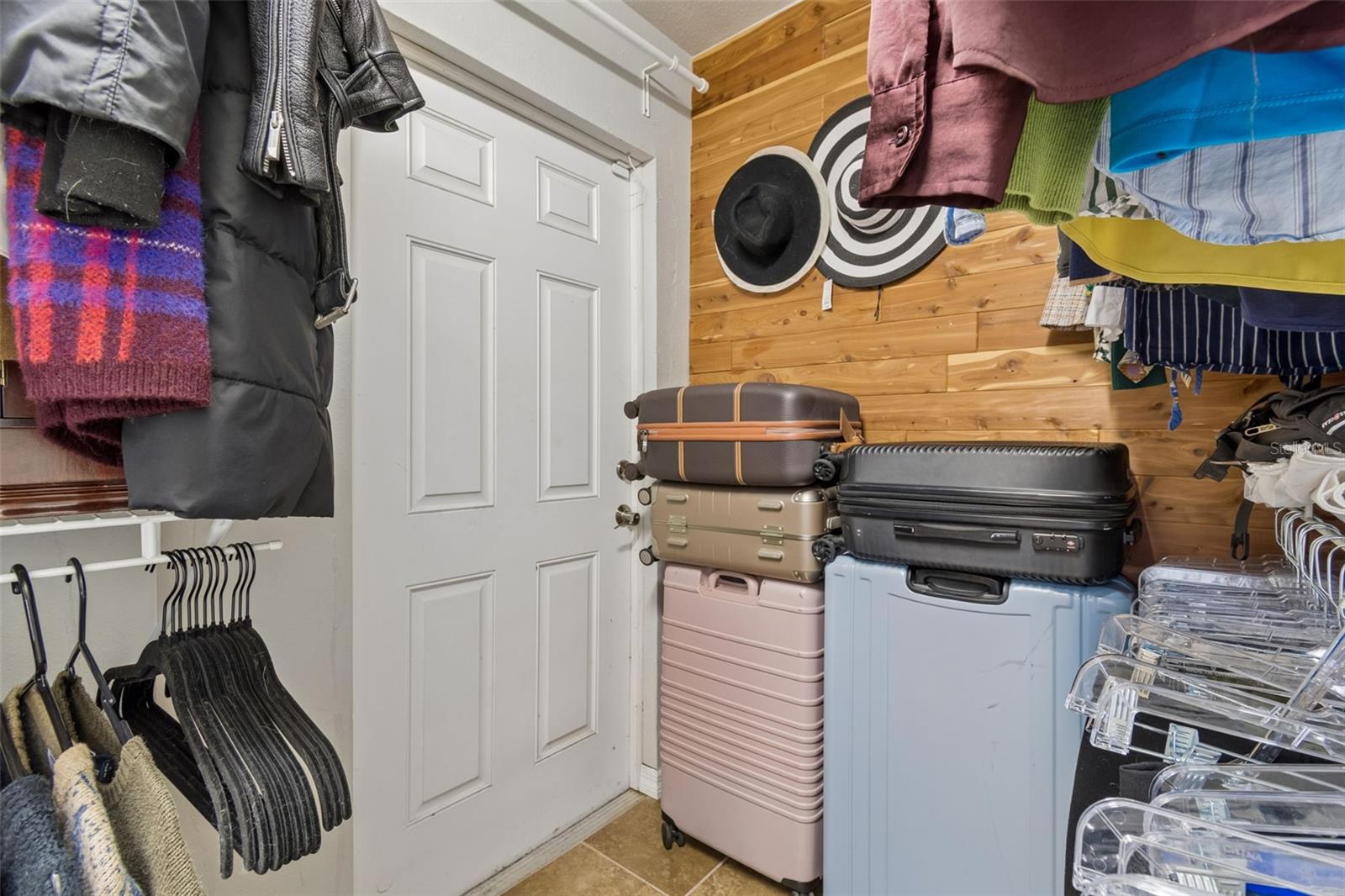 Listing photo id 21 for 2301 Eldred Drive