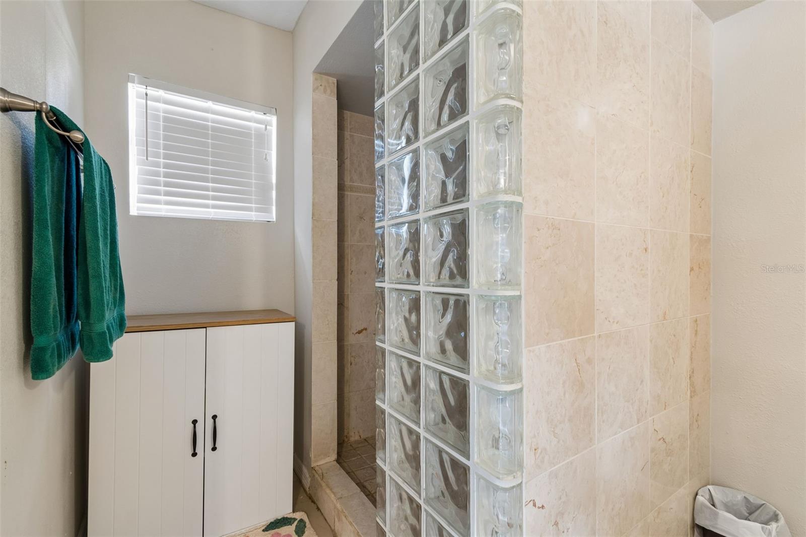 Listing photo id 24 for 2301 Eldred Drive