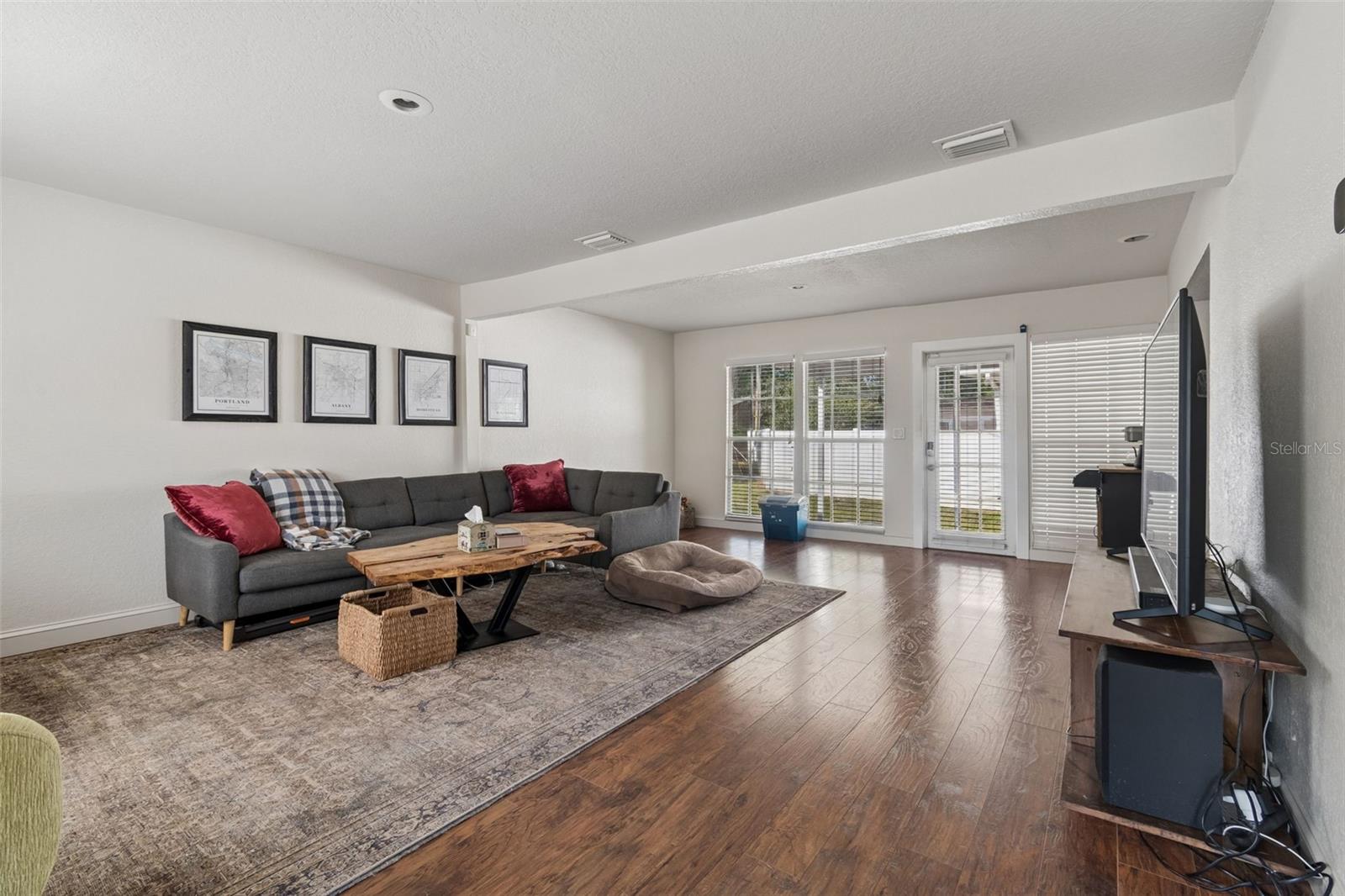 Listing photo id 4 for 2301 Eldred Drive