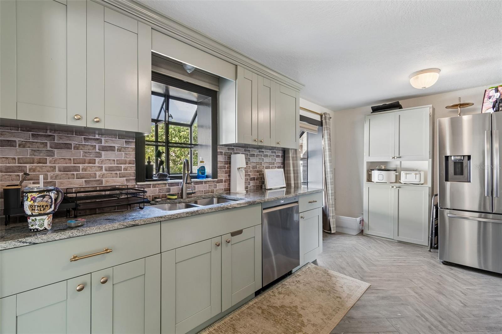 Listing photo id 6 for 2301 Eldred Drive