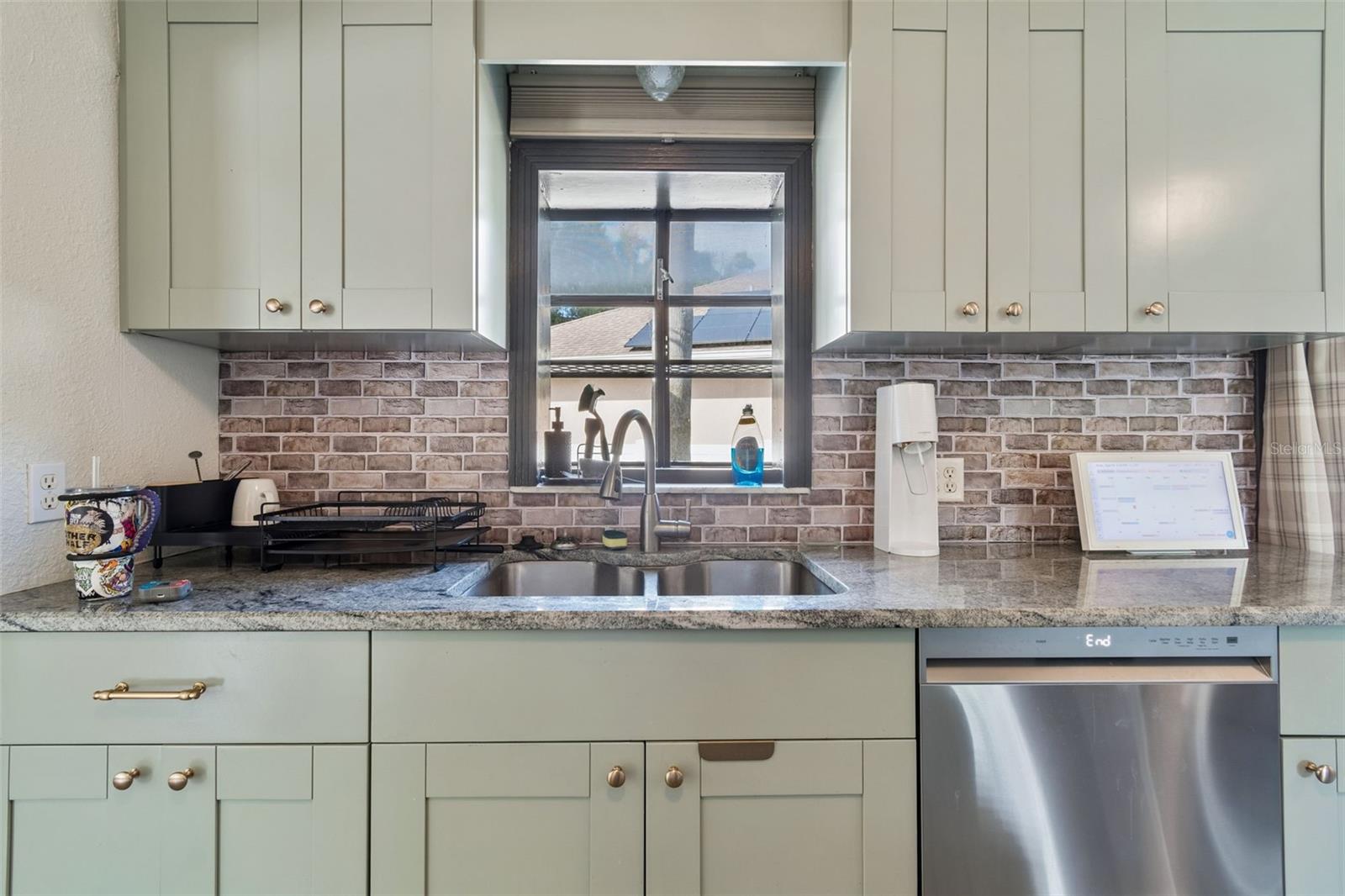 Listing photo id 7 for 2301 Eldred Drive