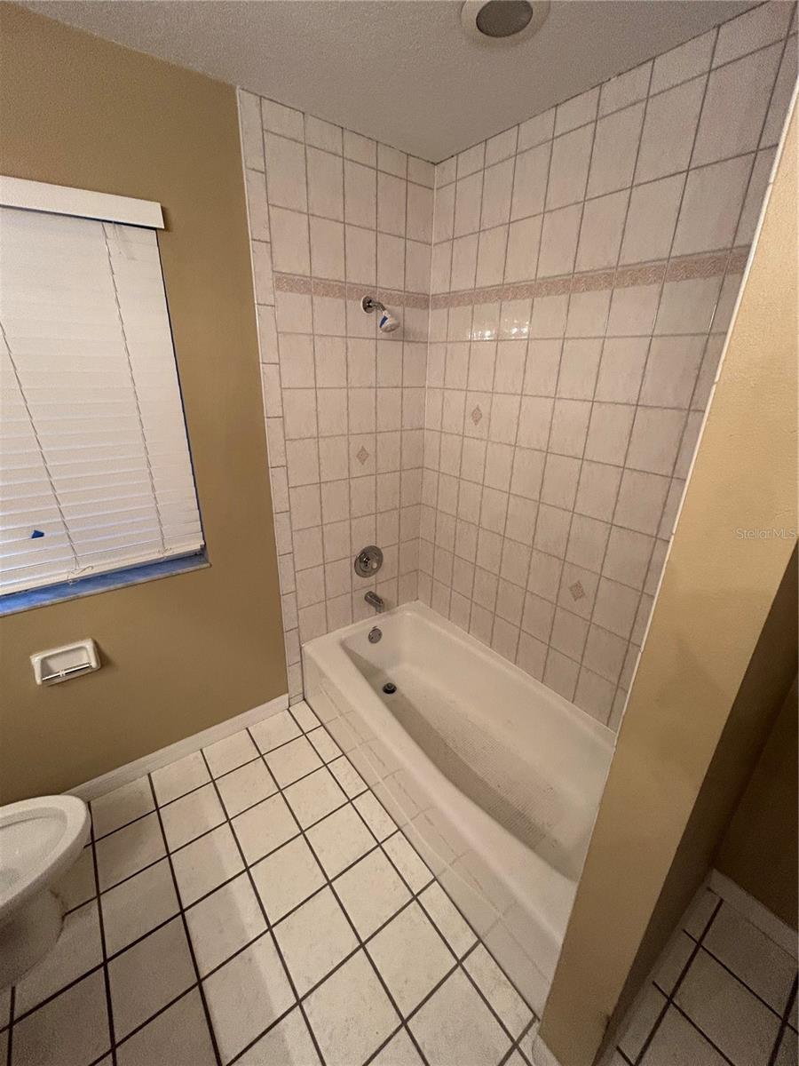 Image 19 of 46 For 908 35th Avenue Drive W