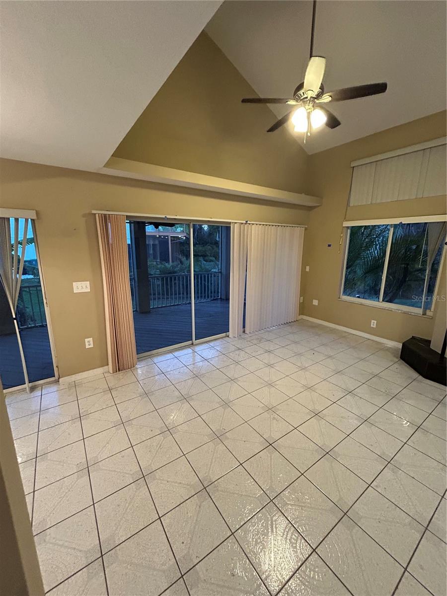 Image 2 of 46 For 908 35th Avenue Drive W