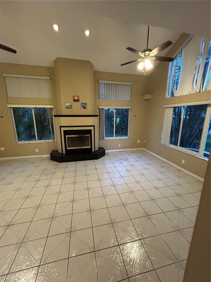 Image 3 of 46 For 908 35th Avenue Drive W