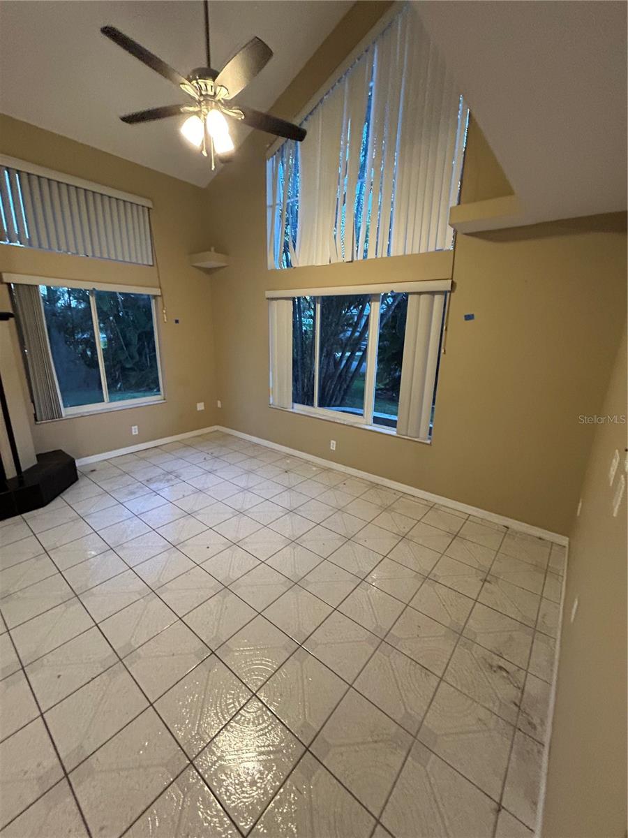 Image 4 of 46 For 908 35th Avenue Drive W