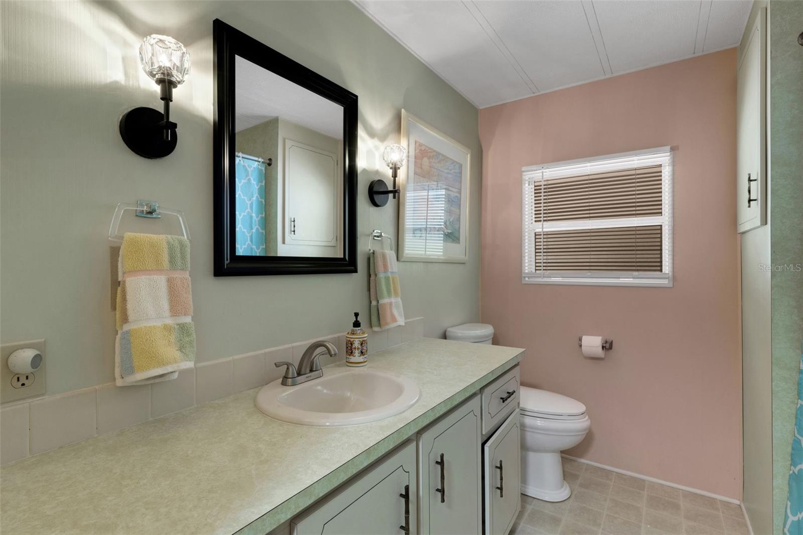 Image 15 of 39 For 98 Cedar Elm Drive 32