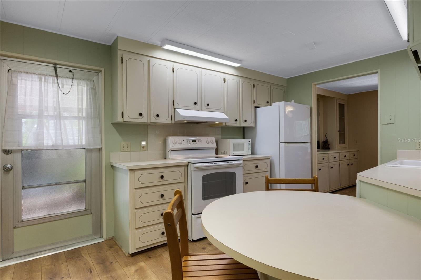 Image 2 of 39 For 98 Cedar Elm Drive 32