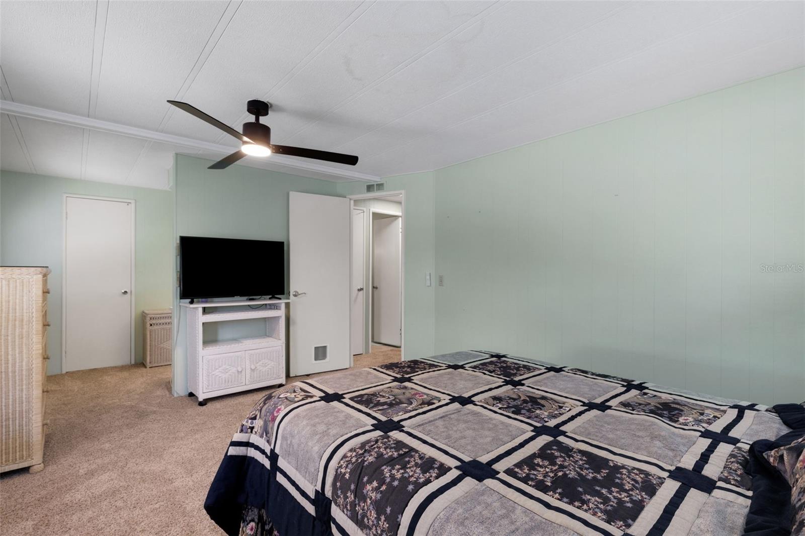 Image 22 of 39 For 98 Cedar Elm Drive 32