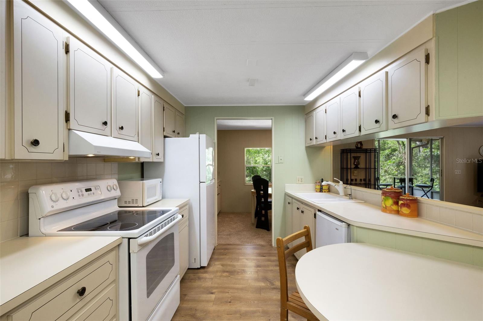 Image 4 of 39 For 98 Cedar Elm Drive 32