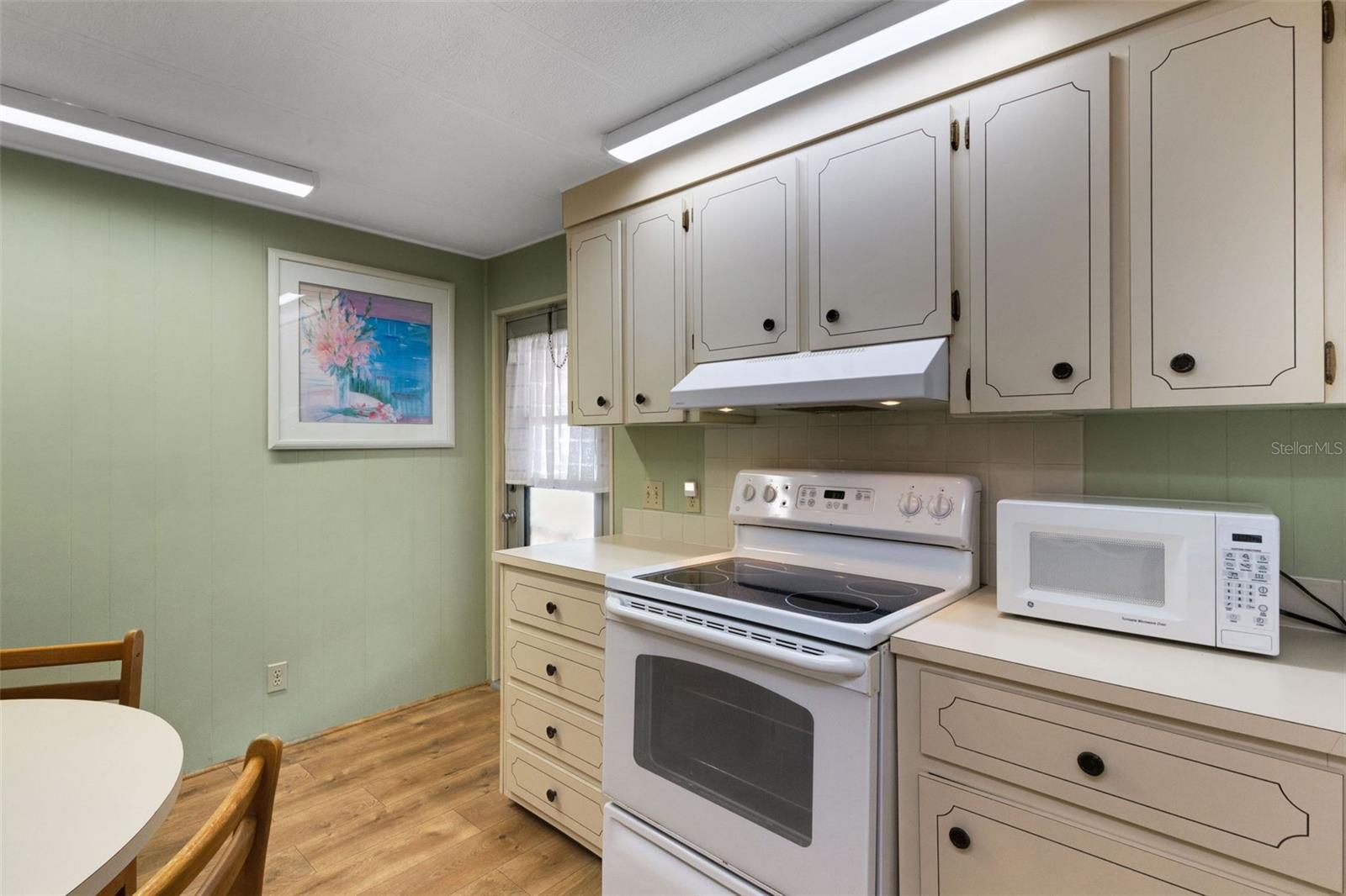 Image 6 of 39 For 98 Cedar Elm Drive 32