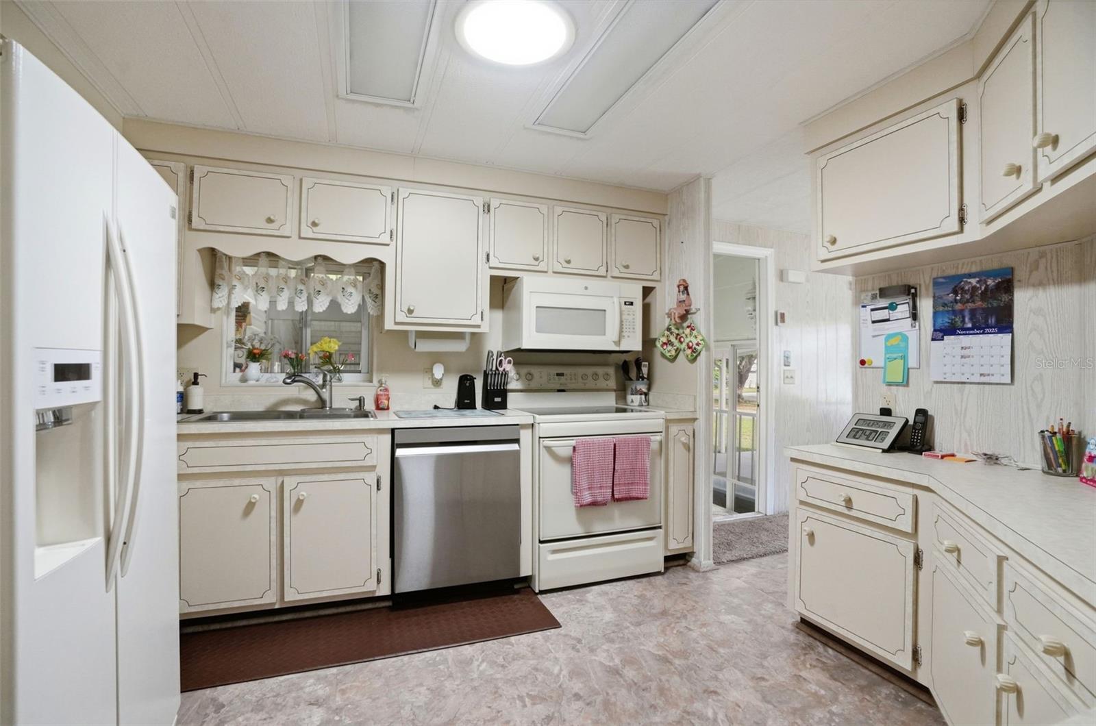 Image 10 of 61 For 8496 Highpoint Boulevard