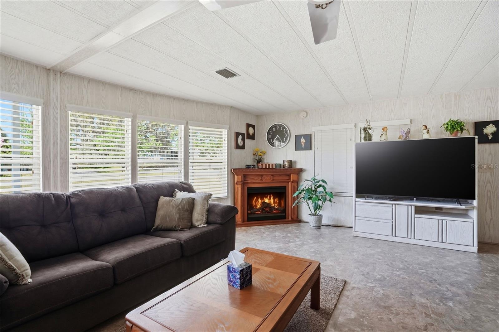 Image 15 of 61 For 8496 Highpoint Boulevard