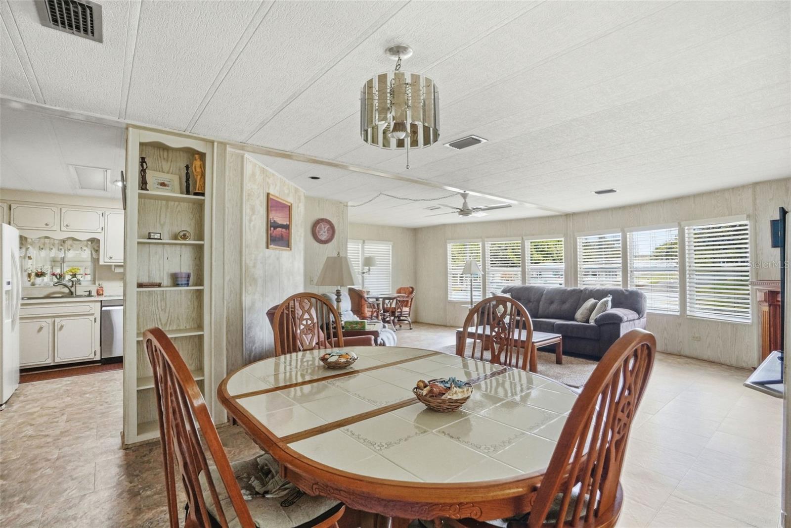 Image 21 of 61 For 8496 Highpoint Boulevard