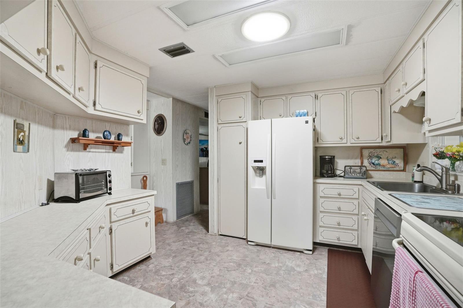 Image 8 of 61 For 8496 Highpoint Boulevard