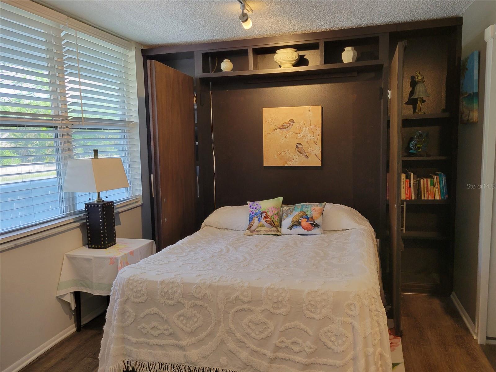 Image 12 of 40 For 4720 Locust Street Ne 219