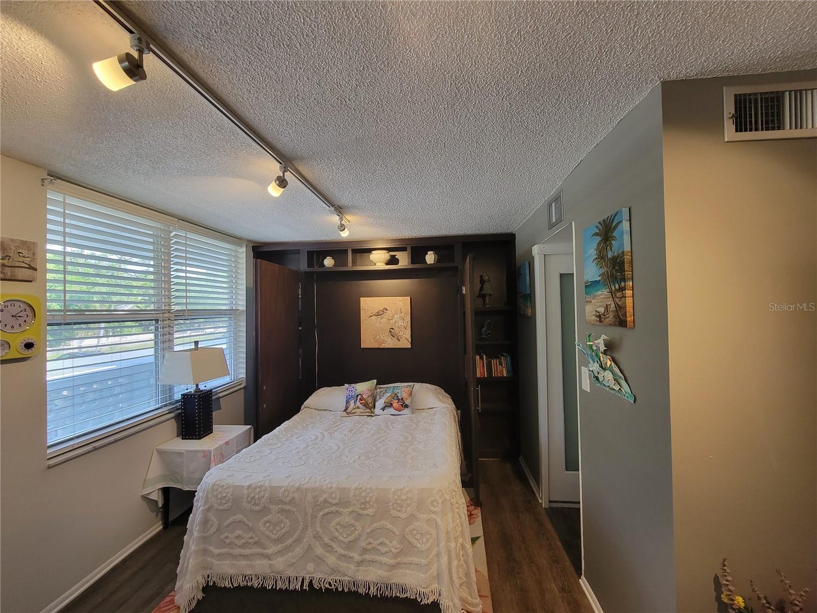 Image 13 of 40 For 4720 Locust Street Ne 219