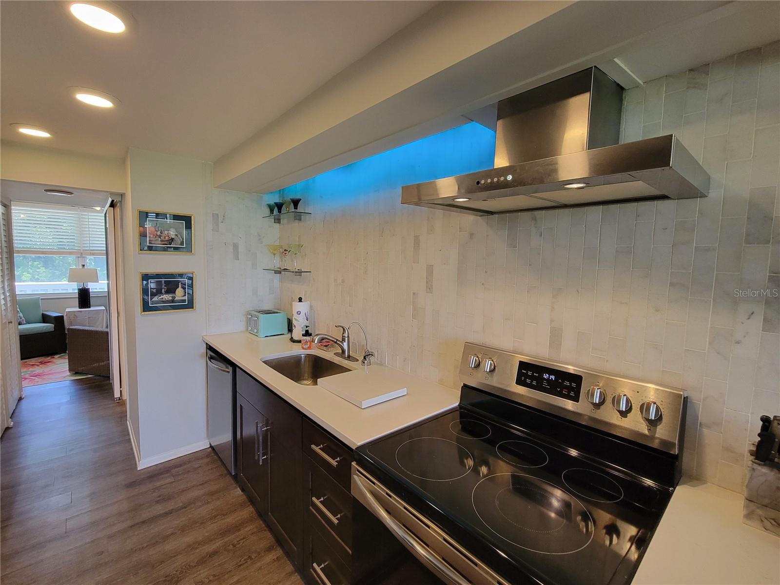 Image 18 of 40 For 4720 Locust Street Ne 219