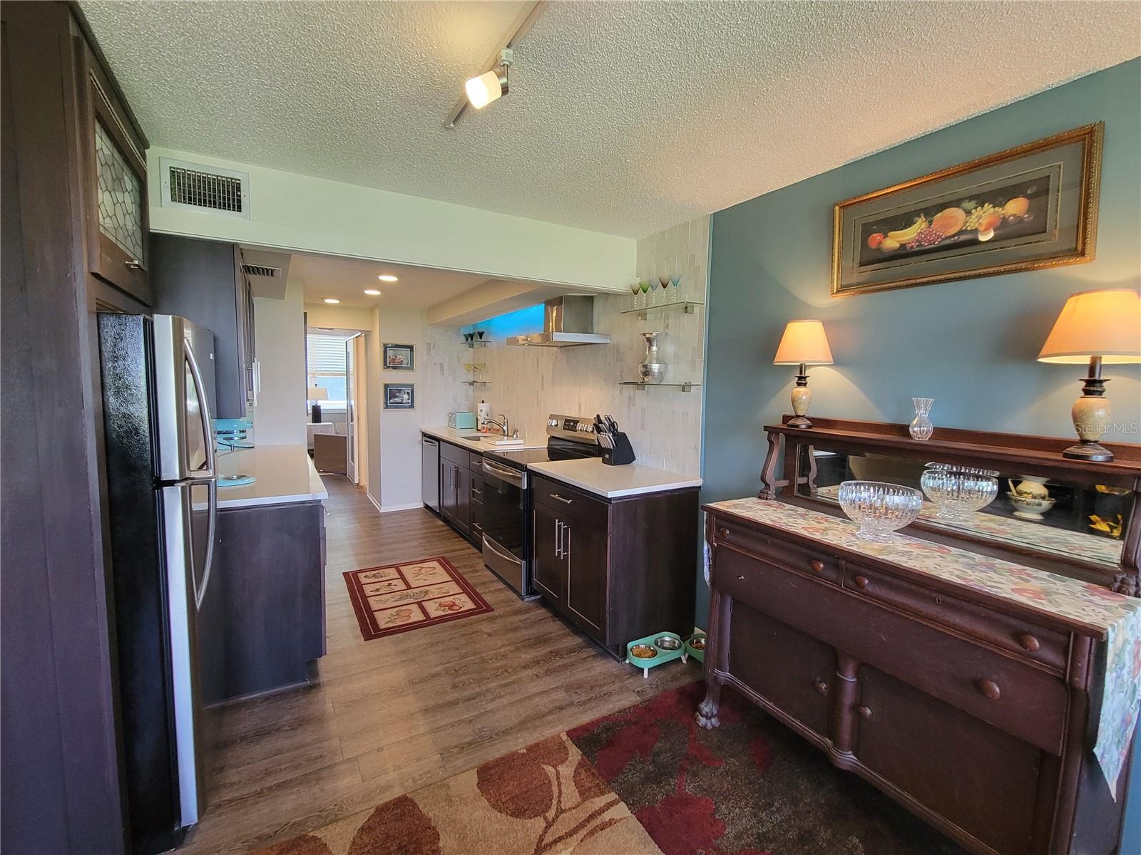 Image 20 of 40 For 4720 Locust Street Ne 219