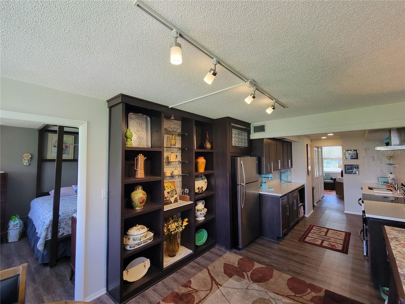 Image 21 of 40 For 4720 Locust Street Ne 219