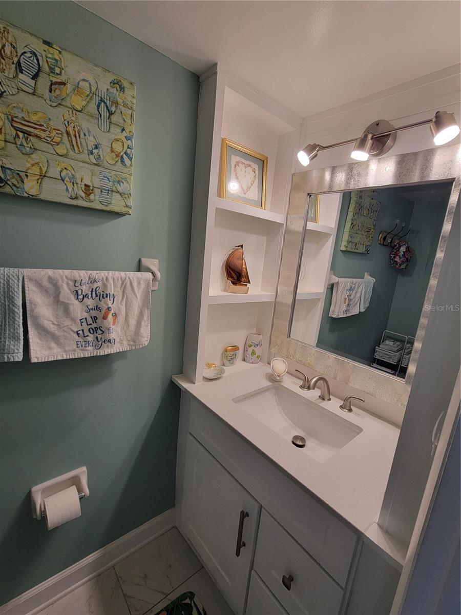 Image 27 of 40 For 4720 Locust Street Ne 219