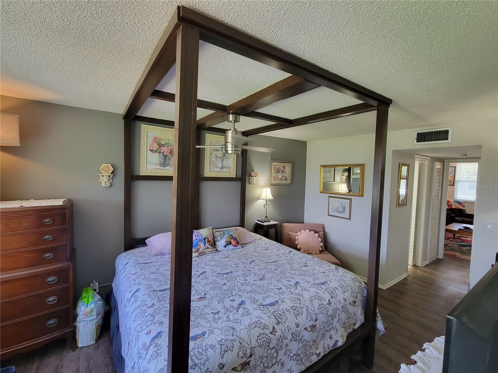 Image 28 of 40 For 4720 Locust Street Ne 219